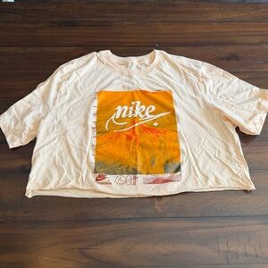 Nike Cropped Graphic Tee Shirt Size Large Beige Orange Volcano Print